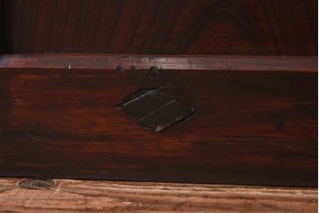 和製アンティーク　ヒノキ材　漆塗り　金具の細工が美しいガラス入り蔵戸(ガラス引き戸、格子戸、建具、玄関戸)