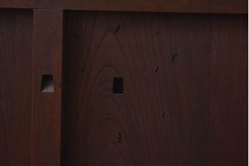 和製アンティーク　ヒノキ材　漆塗り　金具の細工が美しいガラス入り蔵戸(ガラス引き戸、格子戸、建具、玄関戸)