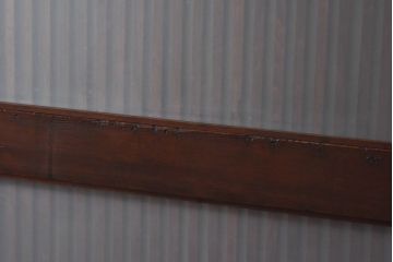 和製アンティーク　ヒノキ材　漆塗り　金具の細工が美しいガラス入り蔵戸(ガラス引き戸、格子戸、建具、玄関戸)