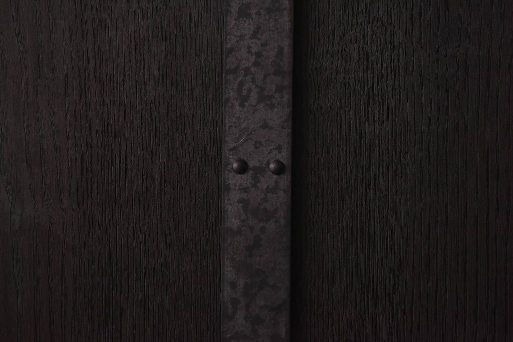 和製アンティーク　総栗材　古い金具が渋い味わいの蔵戸(板戸、引き戸、建具、玄関戸)