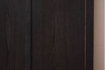 和製アンティーク　総栗材　古い金具が渋い味わいの蔵戸(板戸、引き戸、建具、玄関戸)