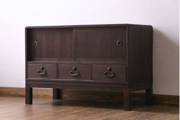 レトロ家具　昭和レトロ　桐材　丸みを帯びたフォルムが可愛らしい脚付きローボード(戸棚、収納棚)