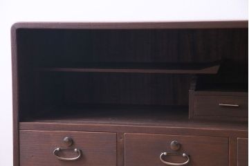 レトロ家具　昭和レトロ　桐材　丸みを帯びたフォルムが可愛らしい脚付きローボード(戸棚、収納棚)