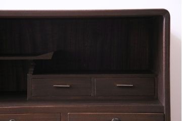 レトロ家具　昭和レトロ　桐材　丸みを帯びたフォルムが可愛らしい脚付きローボード(戸棚、収納棚)