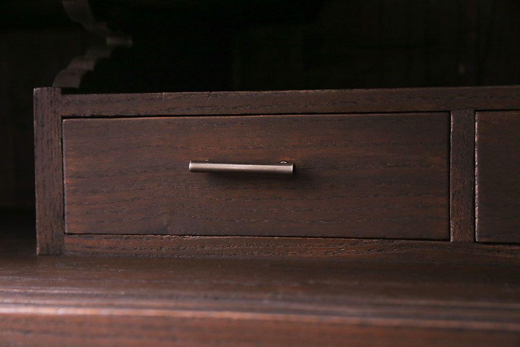 レトロ家具　昭和レトロ　桐材　丸みを帯びたフォルムが可愛らしい脚付きローボード(戸棚、収納棚)