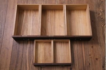 レトロ家具　昭和レトロ　桐材　丸みを帯びたフォルムが可愛らしい脚付きローボード(戸棚、収納棚)