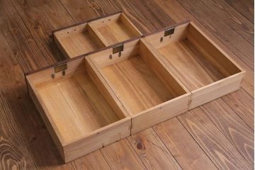 レトロ家具　昭和レトロ　桐材　丸みを帯びたフォルムが可愛らしい脚付きローボード(戸棚、収納棚)