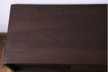 レトロ家具　昭和レトロ　桐材　丸みを帯びたフォルムが可愛らしい脚付きローボード(戸棚、収納棚)