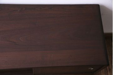 レトロ家具　昭和レトロ　桐材　丸みを帯びたフォルムが可愛らしい脚付きローボード(戸棚、収納棚)