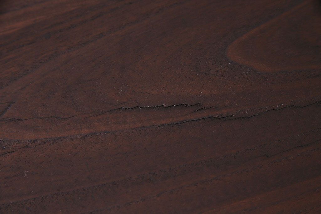 レトロ家具　昭和レトロ　桐材　丸みを帯びたフォルムが可愛らしい脚付きローボード(戸棚、収納棚)