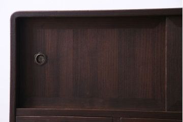 レトロ家具　昭和レトロ　桐材　丸みを帯びたフォルムが可愛らしい脚付きローボード(戸棚、収納棚)