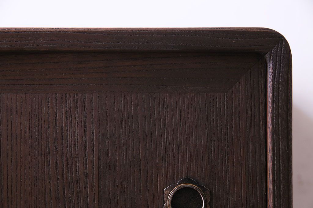 レトロ家具　昭和レトロ　桐材　丸みを帯びたフォルムが可愛らしい脚付きローボード(戸棚、収納棚)