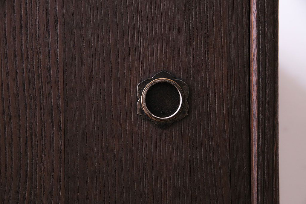 レトロ家具　昭和レトロ　桐材　丸みを帯びたフォルムが可愛らしい脚付きローボード(戸棚、収納棚)