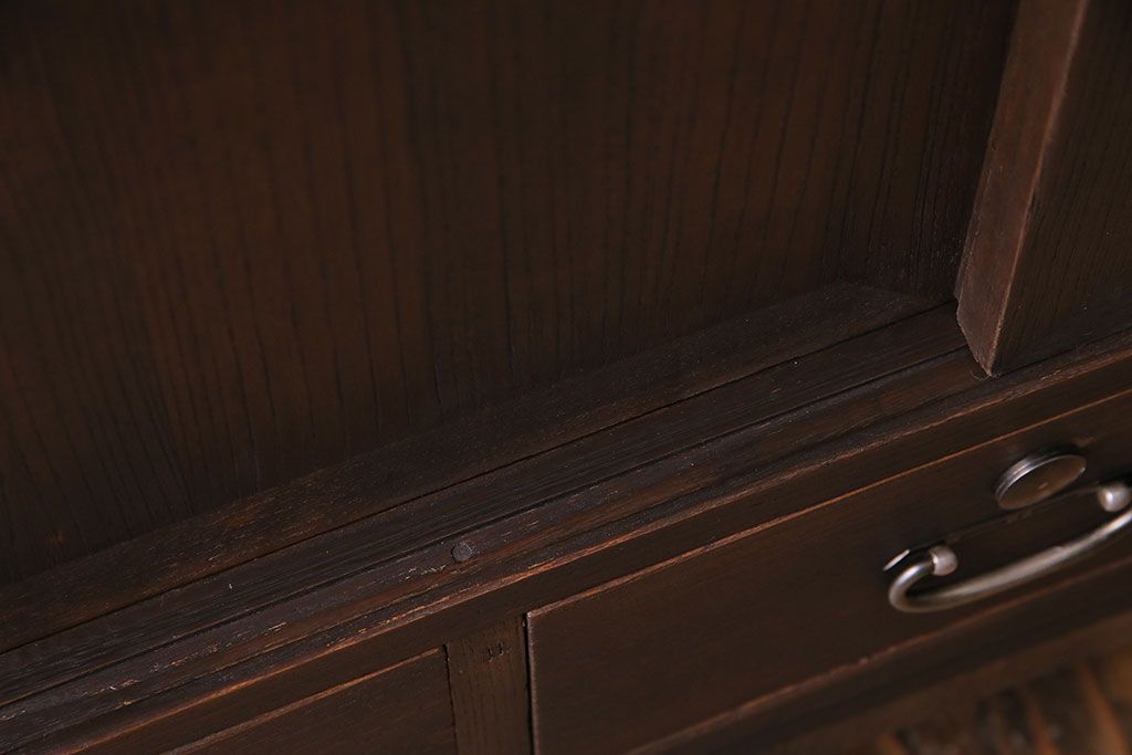 レトロ家具　昭和レトロ　桐材　丸みを帯びたフォルムが可愛らしい脚付きローボード(戸棚、収納棚)