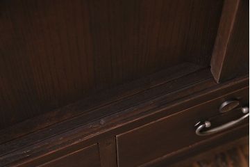 レトロ家具　昭和レトロ　桐材　丸みを帯びたフォルムが可愛らしい脚付きローボード(戸棚、収納棚)