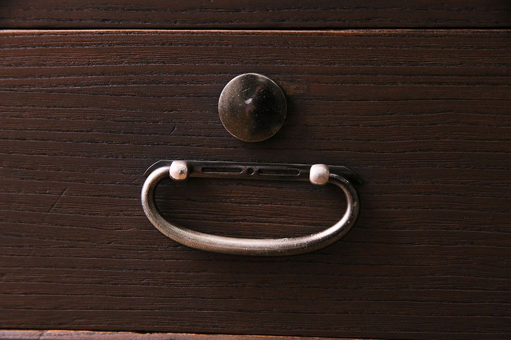 レトロ家具　昭和レトロ　桐材　丸みを帯びたフォルムが可愛らしい脚付きローボード(戸棚、収納棚)