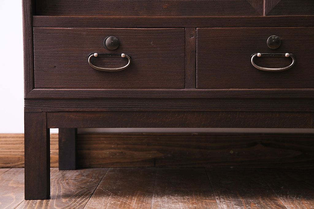 レトロ家具　昭和レトロ　桐材　丸みを帯びたフォルムが可愛らしい脚付きローボード(戸棚、収納棚)