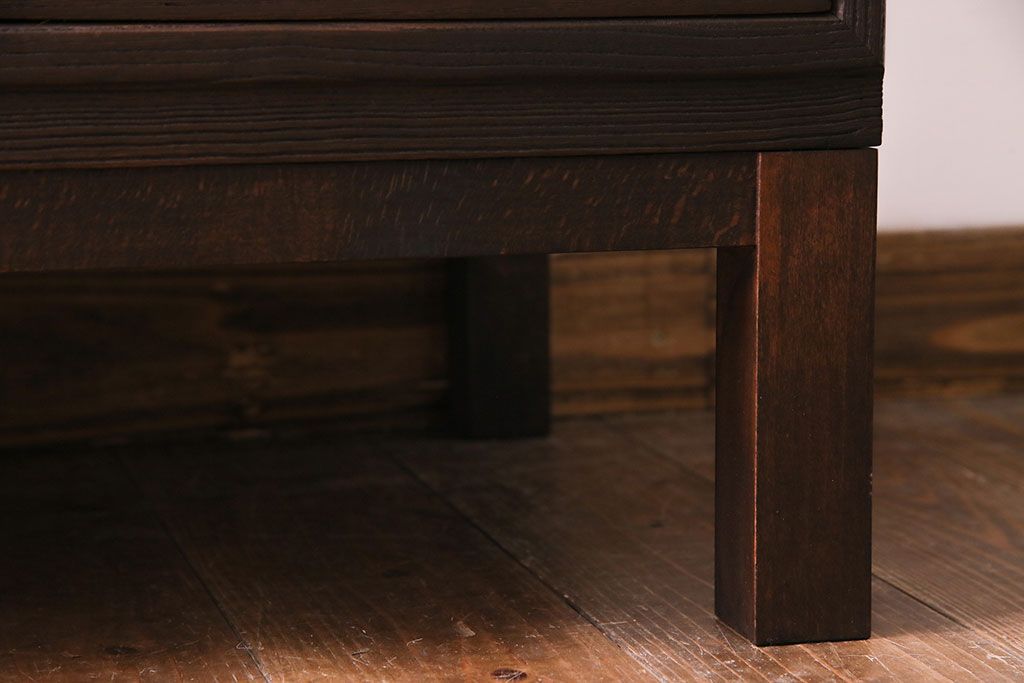 レトロ家具　昭和レトロ　桐材　丸みを帯びたフォルムが可愛らしい脚付きローボード(戸棚、収納棚)