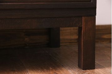 レトロ家具　昭和レトロ　桐材　丸みを帯びたフォルムが可愛らしい脚付きローボード(戸棚、収納棚)