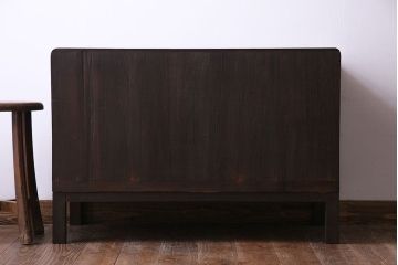 レトロ家具　昭和レトロ　桐材　丸みを帯びたフォルムが可愛らしい脚付きローボード(戸棚、収納棚)