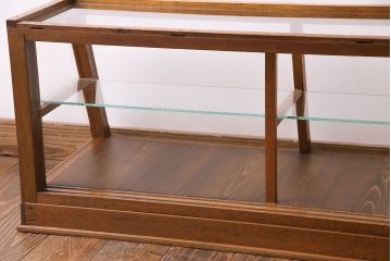 アンティーク家具　昭和中期　人気の台形型が目を惹くガラスケース(ショーケース、陳列棚)