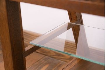 アンティーク家具　昭和中期　人気の台形型が目を惹くガラスケース(ショーケース、陳列棚)
