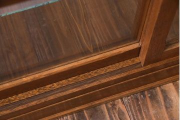 アンティーク家具　昭和中期　人気の台形型が目を惹くガラスケース(ショーケース、陳列棚)