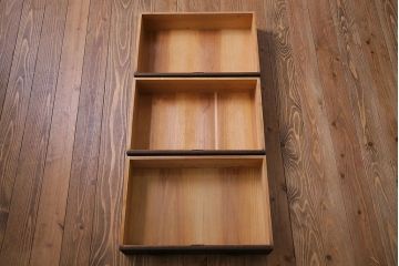 レトロ家具　前板桐材製　昭和レトロな雰囲気が魅力のチェスト(箪笥、引き出し)