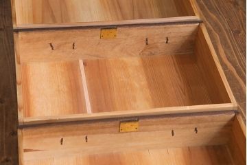 レトロ家具　前板桐材製　昭和レトロな雰囲気が魅力のチェスト(箪笥、引き出し)