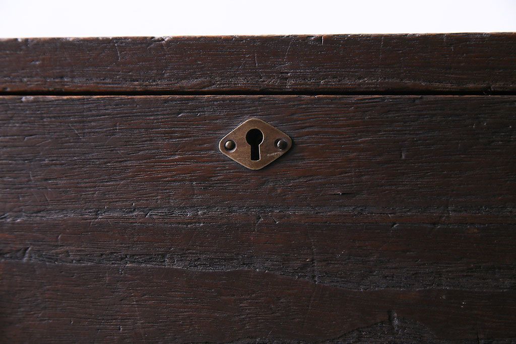 レトロ家具　前板桐材製　昭和レトロな雰囲気が魅力のチェスト(箪笥、引き出し)