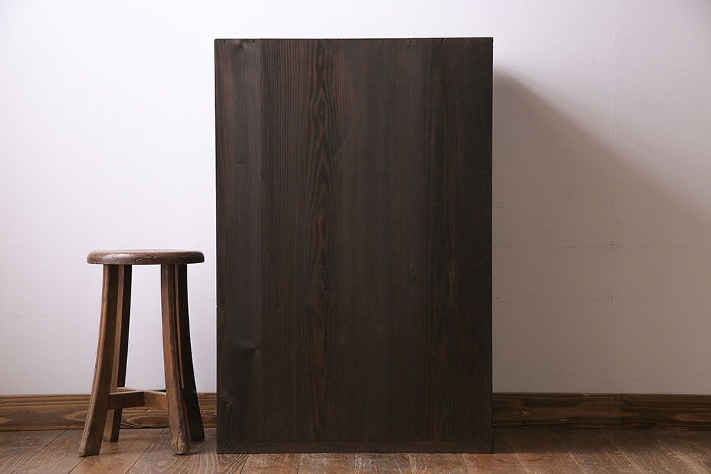 レトロ家具　前板桐材製　昭和レトロな雰囲気が魅力のチェスト(箪笥、引き出し)