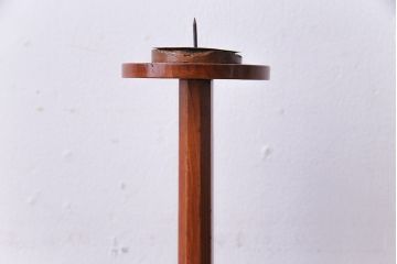 アンティーク雑貨　和製アンティーク　台座ケヤキ材　シンプルなシルエットが格好いいロウソク立て(燭台、キャンドルスタンド)(1)