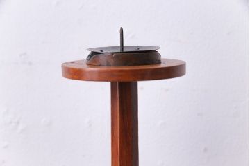 アンティーク雑貨　和製アンティーク　台座ケヤキ材　シンプルなシルエットが格好いいロウソク立て(燭台、キャンドルスタンド)(2)
