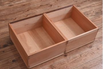 中古美品　松本民芸家具　サイドテーブルになる羽根付きの2人掛けベンチ