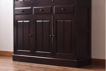 中古　北海道民芸家具　高級感のある色合いのHM165K食器棚(カップボード、キャビネット)(定価約57万円)(1)