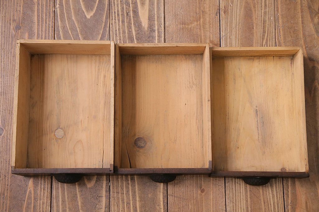 アンティーク家具　大正ロマン　濃い色合いが情緒を醸し出す小引き出し(小物収納)