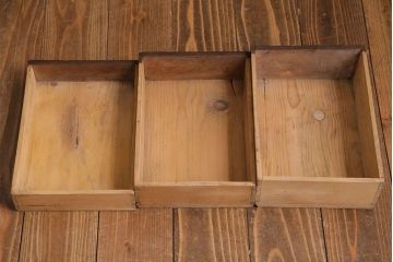 アンティーク家具　大正ロマン　濃い色合いが情緒を醸し出す小引き出し(小物収納)