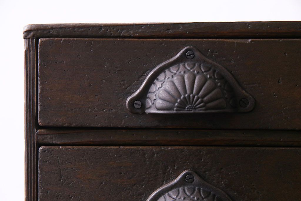 アンティーク家具　大正ロマン　濃い色合いが情緒を醸し出す小引き出し(小物収納)