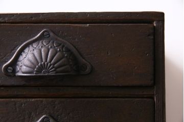 アンティーク家具　大正ロマン　濃い色合いが情緒を醸し出す小引き出し(小物収納)