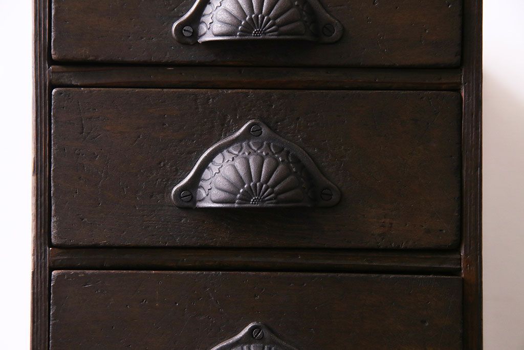 アンティーク家具　大正ロマン　濃い色合いが情緒を醸し出す小引き出し(小物収納)