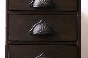 アンティーク家具　大正ロマン　濃い色合いが情緒を醸し出す小引き出し(小物収納)