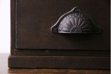 アンティーク家具　大正ロマン　濃い色合いが情緒を醸し出す小引き出し(小物収納)