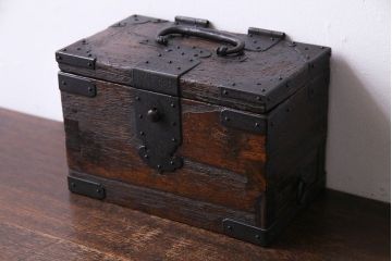アンティーク雑貨　古民具・骨董　桐材　味わい深い佇まいが魅力の印箱(硯箱、小物入れ、桐箪笥、桐たんす)