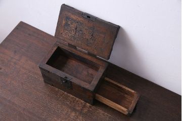 アンティーク雑貨　古民具・骨董　桐材　味わい深い佇まいが魅力の印箱(硯箱、小物入れ、桐箪笥、桐たんす)