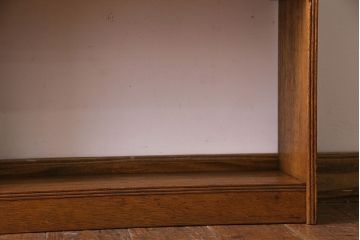 レトロ家具　昭和レトロ　古いラワン材の質感が味わい深い本棚(飾り棚、ディスプレイラック)