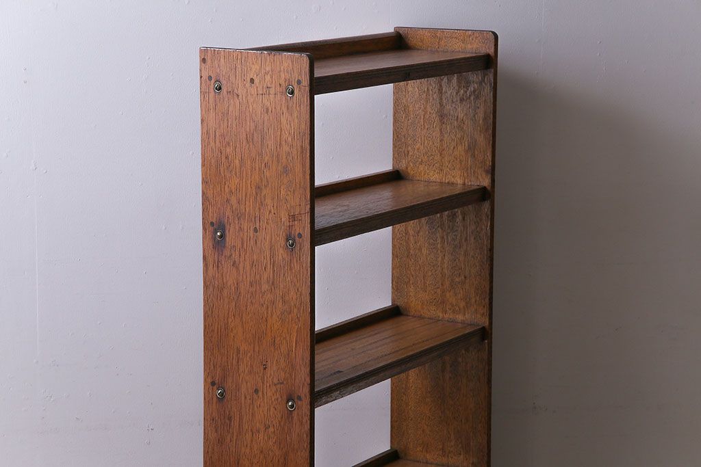 レトロ家具　昭和レトロ　古いラワン材の質感が味わい深い本棚(飾り棚、ディスプレイラック)