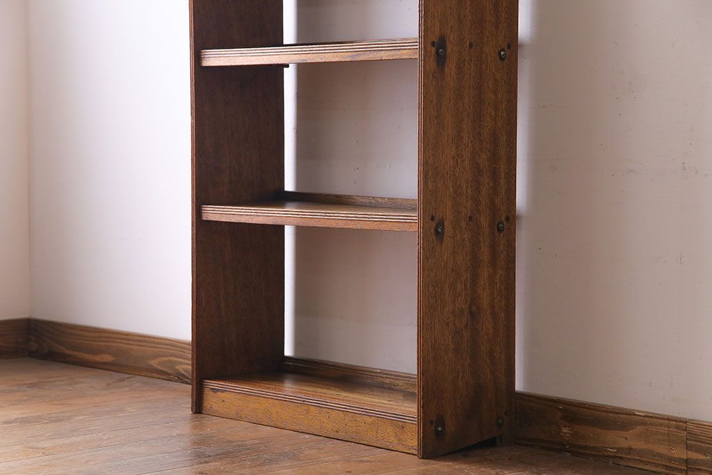 レトロ家具　昭和レトロ　古いラワン材の質感が味わい深い本棚(飾り棚、ディスプレイラック)