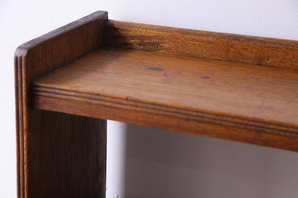 レトロ家具　昭和レトロ　古いラワン材の質感が味わい深い本棚(飾り棚、ディスプレイラック)