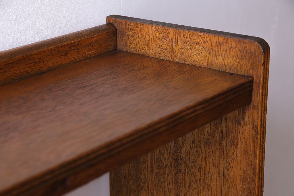 レトロ家具　昭和レトロ　古いラワン材の質感が味わい深い本棚(飾り棚、ディスプレイラック)