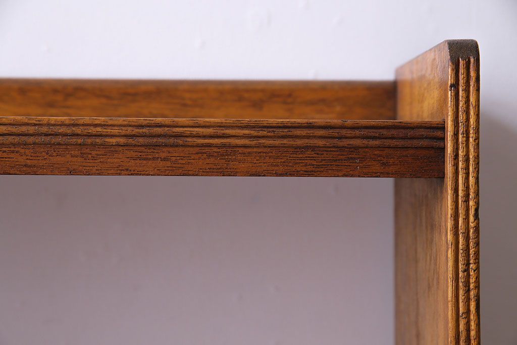 レトロ家具　昭和レトロ　古いラワン材の質感が味わい深い本棚(飾り棚、ディスプレイラック)